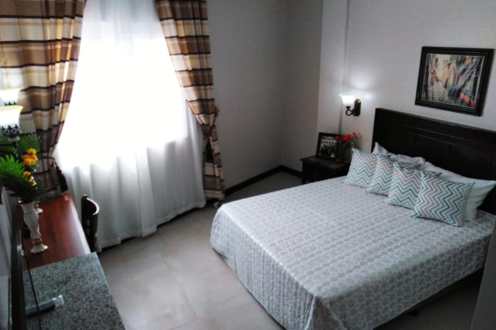 Venezia Suites Hotel Iloilo Szoba fotó