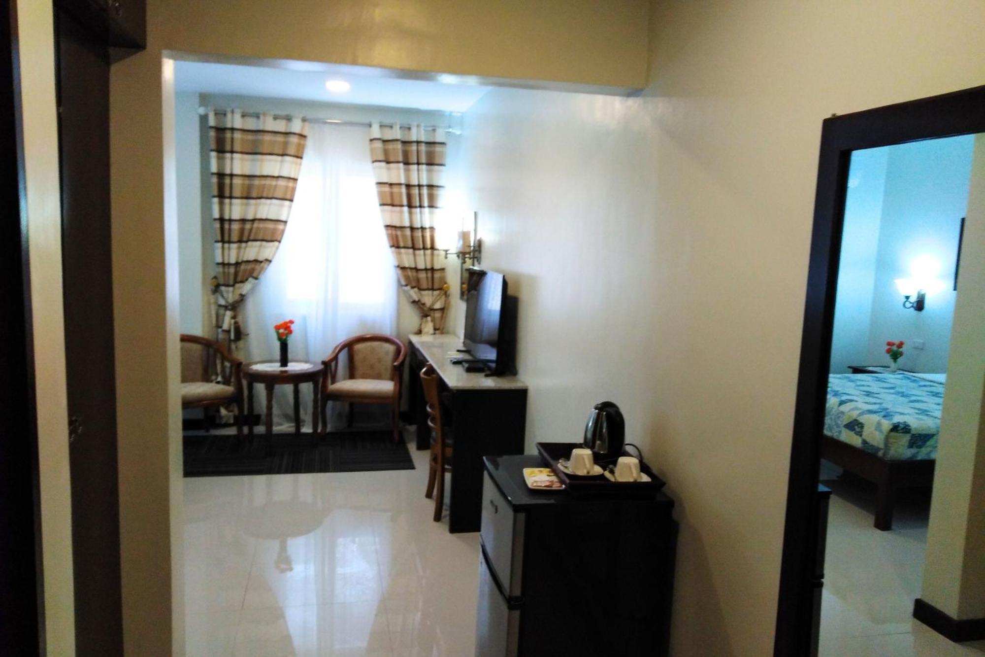 Venezia Suites Hotel Iloilo Szoba fotó